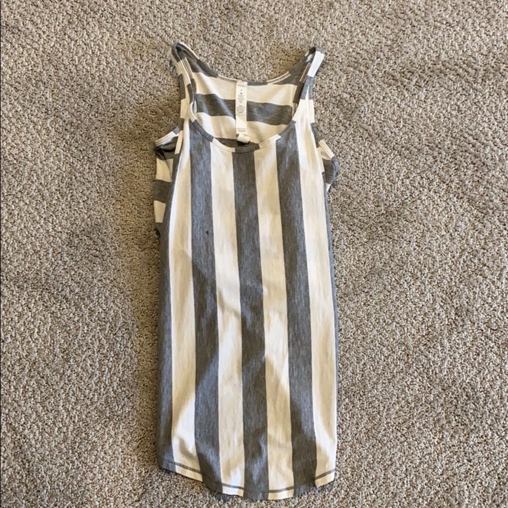 Lululemon tank top (2)